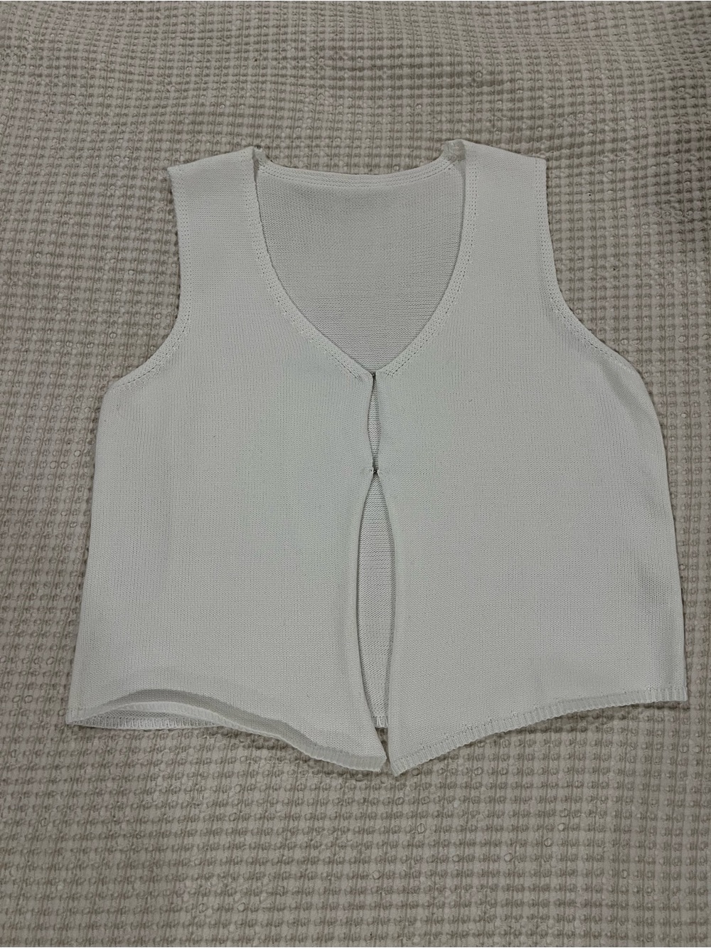 White V-Neck Sleeveless Knit Top